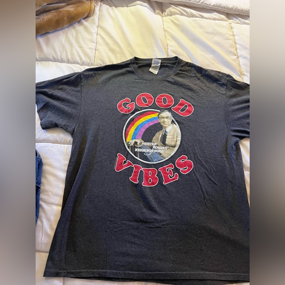 Mr. Rogers good vibes T-shirt L